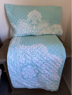 Brand new cotton quilted duvet with shams - defects
