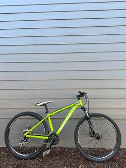 Diamondback Axis XE 27.5 wheels Mountain Bike – Small Frame - Aluminium Bicycle Disc Brakes