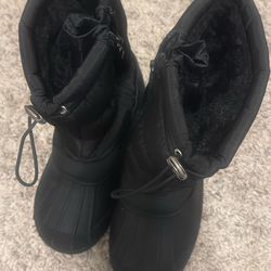 Boys Snow Boots Size 3 / Black