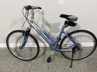 Women’s Giant Cypress Hybrid Bike