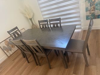 Dining table and chairs set