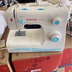 Singer Simple Sewing Machine 