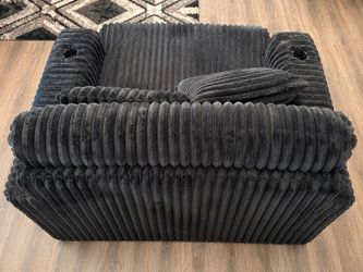🔥 Ashley Furniture Oversized Cuddle Chair – $300 🔥