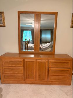 **FREE** Bedroom set: 2 end tables, 2 lamps, 1 large dresser, and 1 large vanity **MUST COME PICK UP**