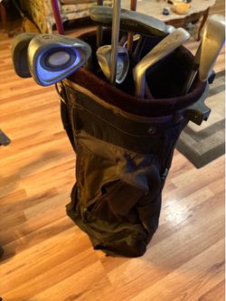 Golf bag with clubs