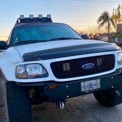 2000 Ford Expedition  Baja Style Front lots of good  Parts