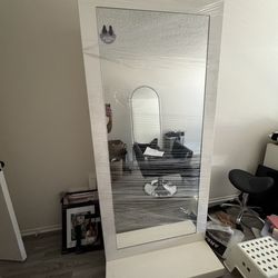 Salon station mirror