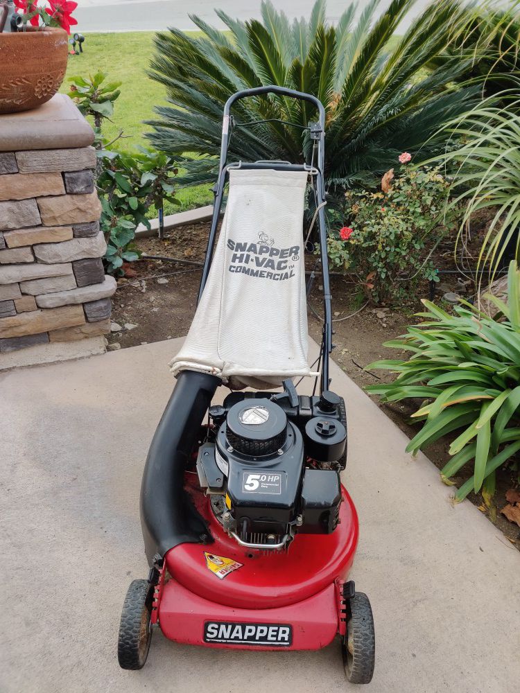 Snapper commercial push lawn mower Wisconsin engine