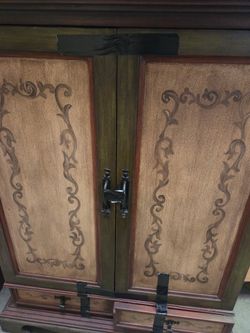 Closet/cabinet dresser