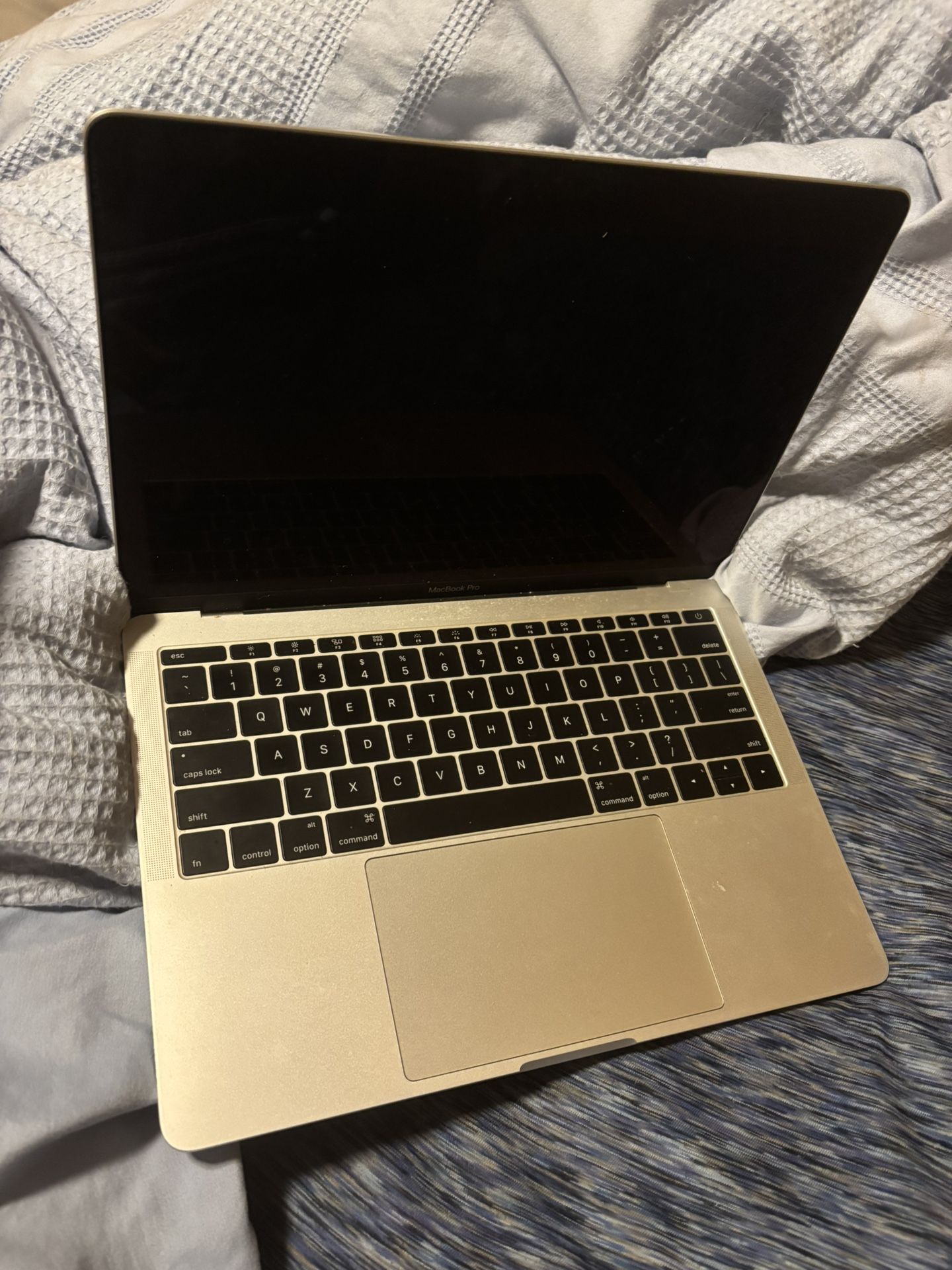 2017 MacBook Pro 256g