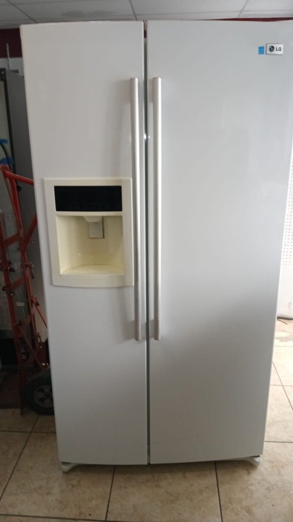 L G. Refrigerator Everything Good