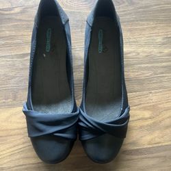 Baretraps Women's Mitsy Slip On Flats Black size 8.5