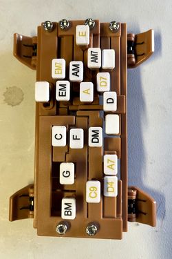 Guitar Chord Trainer Practice Tool – One-Key Chord Assistant for Beginners