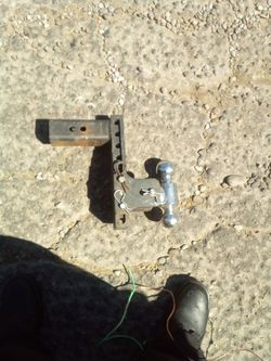 Bw tow stow receiver hitch