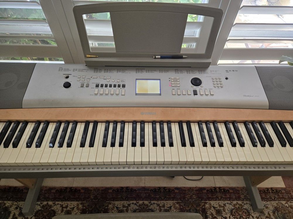 Yamaha DGX620 88-Key Portable Grand Keyboard