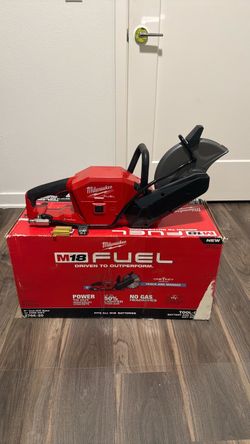 Milwaukee (BROKE/ FOR PARTS) M18 FUEL ONE-KEY 18V Lithium-Ion Brushless Cordless 9 in. Cut Off Saw ( FOR PARTS)