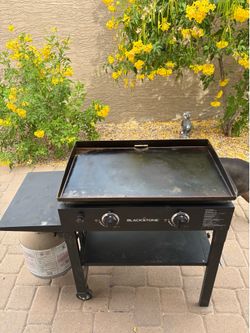 Blackstone Flat Top Grill w/ cover and two propane tanks