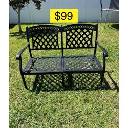 Outdoors patio furniture love seat bench (couches free) / Mueble de patio banca (cojines gratis)