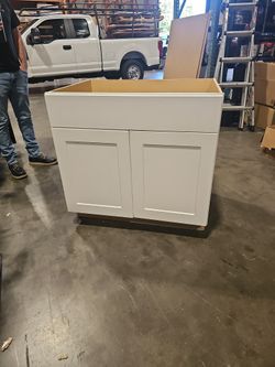 8 36" BASE Shaker Cabinets & 4 30" BASE Cabinets