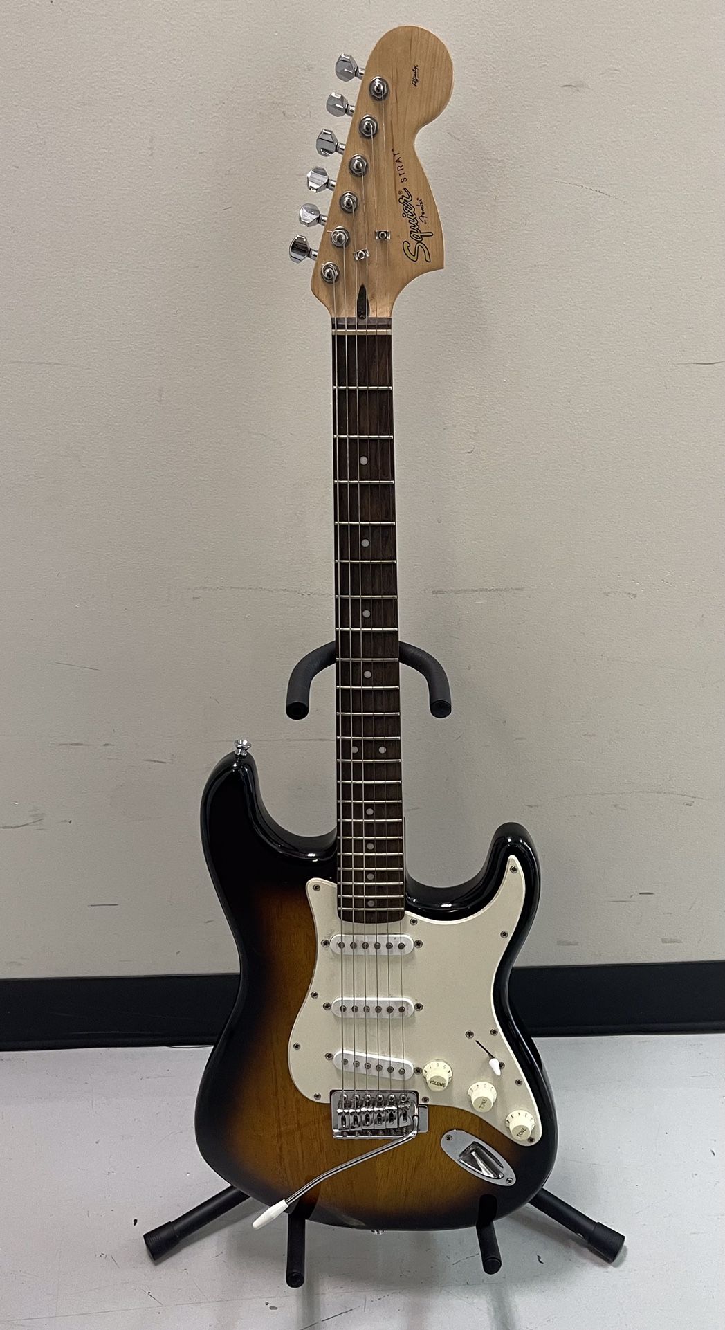 Squier By Fender Strat Guitar 🎸