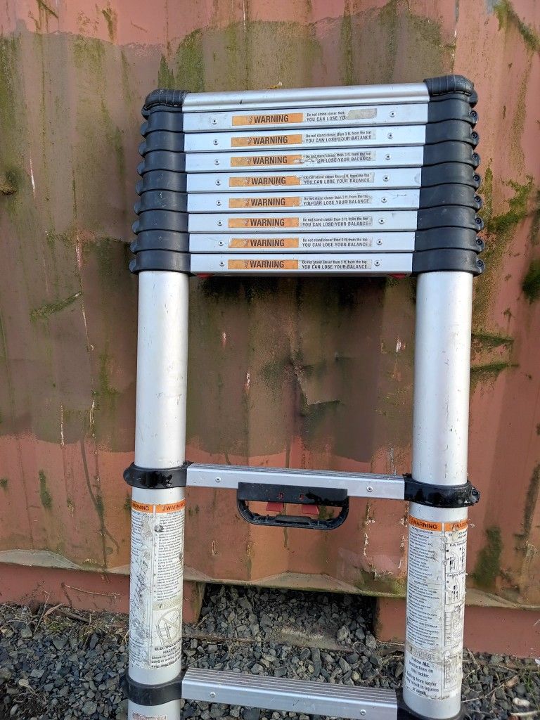 10.5 Ft Telescoping Aluminum Latter 