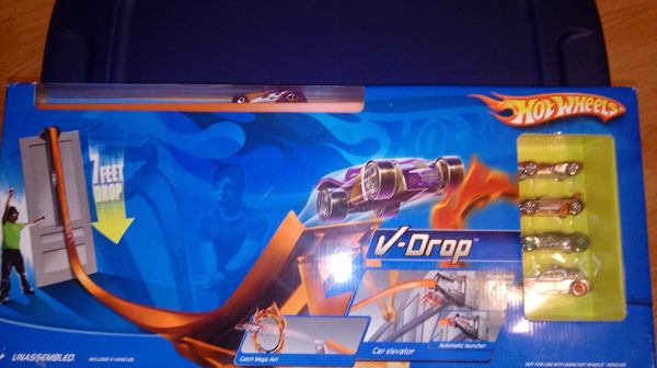 2006 Hot Wheels VDrop Race Track Set w/5 Cars for Sale