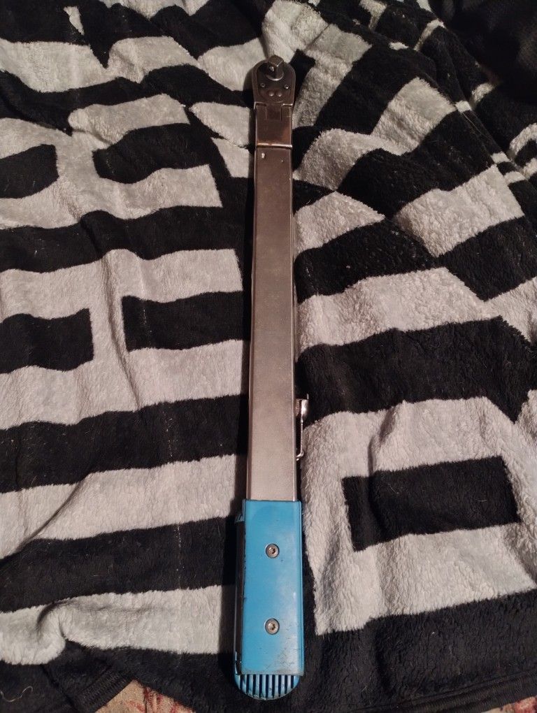 Silver 1/2" Drive Split Beam Torque Wrench with Flex Head