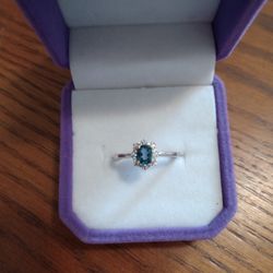 New S. 925 Sterling Silver Sapphire Ring Size 7 With 10k Gold Prongs 