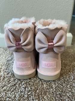 NEW. UGG Boots. Kids Size USA 2.