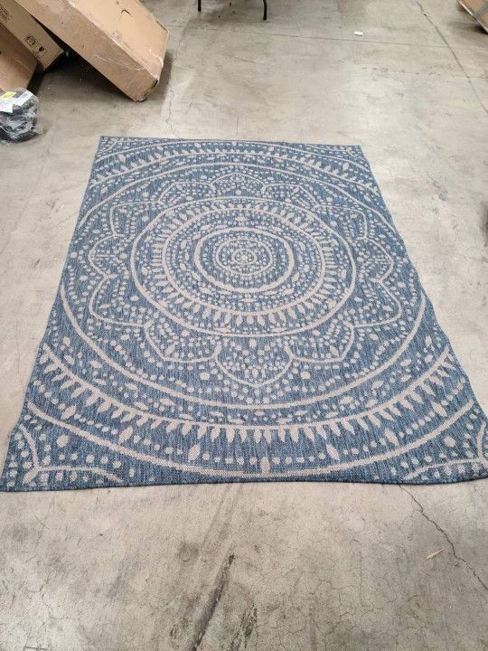 Mainstays Blue Global Medallion Indoor/Outdoor Rug, 5'x7'.
$25 FIRM