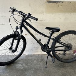 Specialized 24” Youth Mountain Bike (Black) In Excellent Condition 
