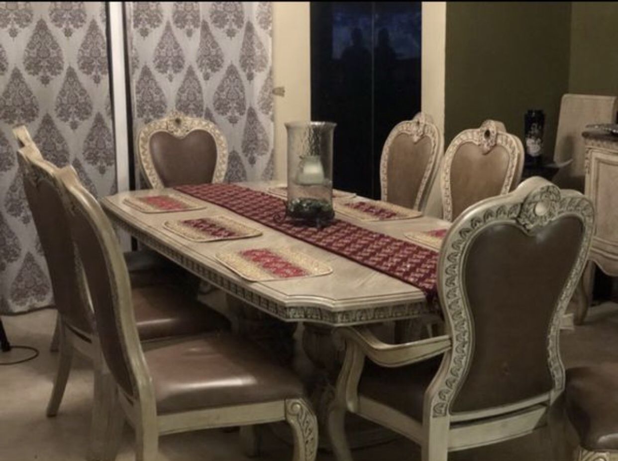 HIGH END DINING TABLE FOR SALE