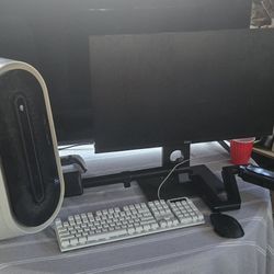 Alienware Aurora R13 Gaming PC + Monitor Bundle