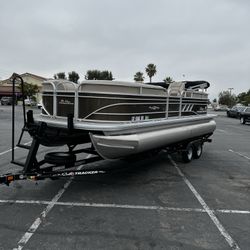 2022 Sun Tracker Party Barge 22DLX
