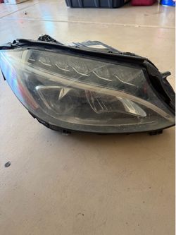 2015 to 2018 Mercedes c300 head light good condition