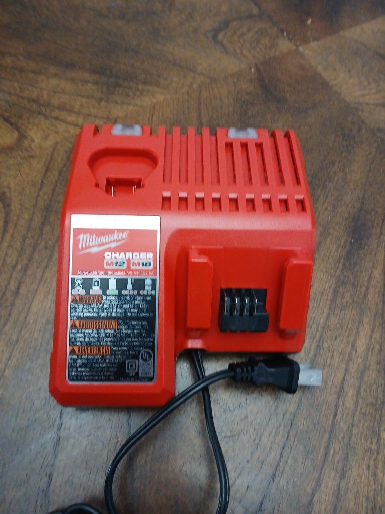 Milwaukee Charger 12M -18M Li-Ion Battery 