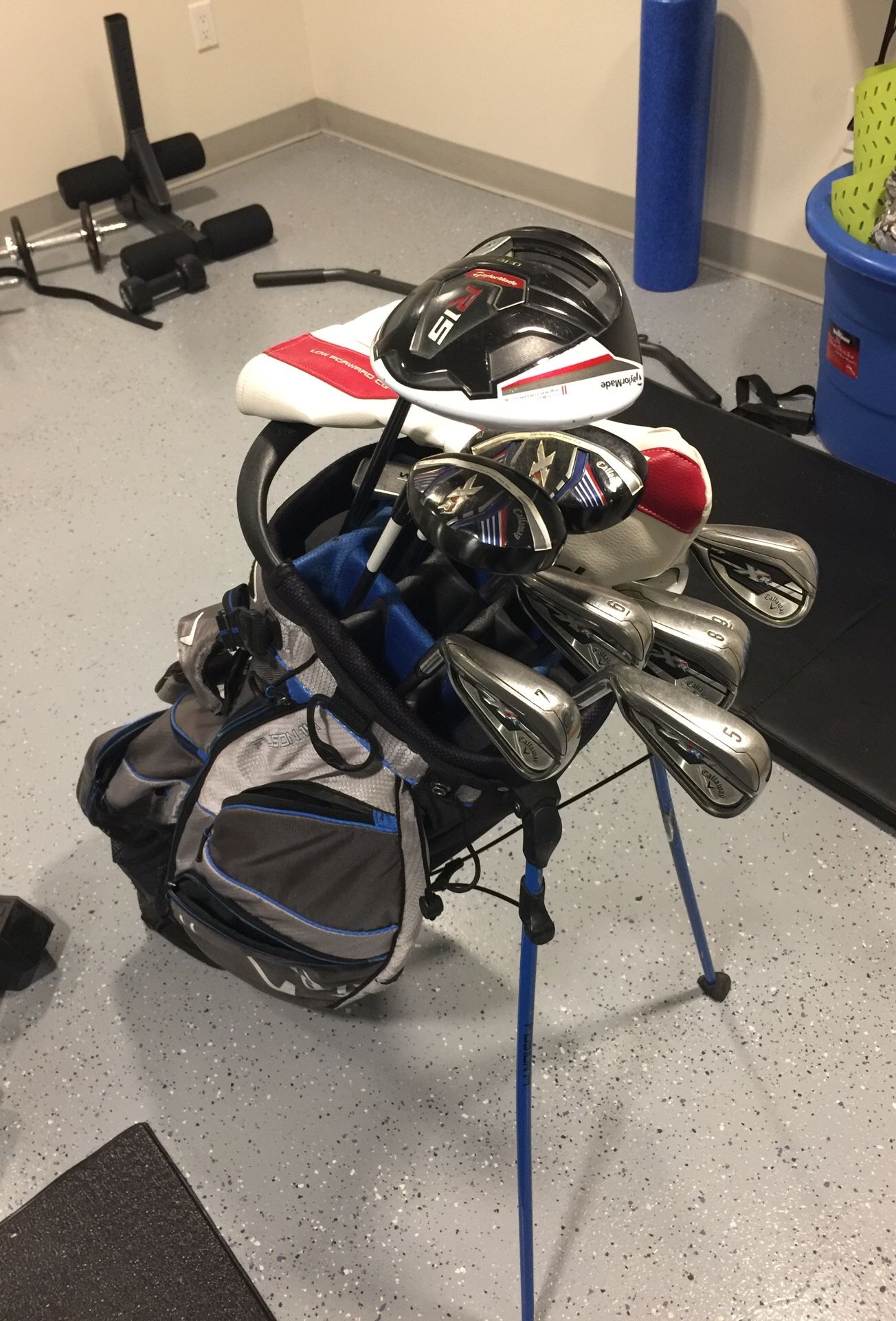 Full set of golf clubs for left hander