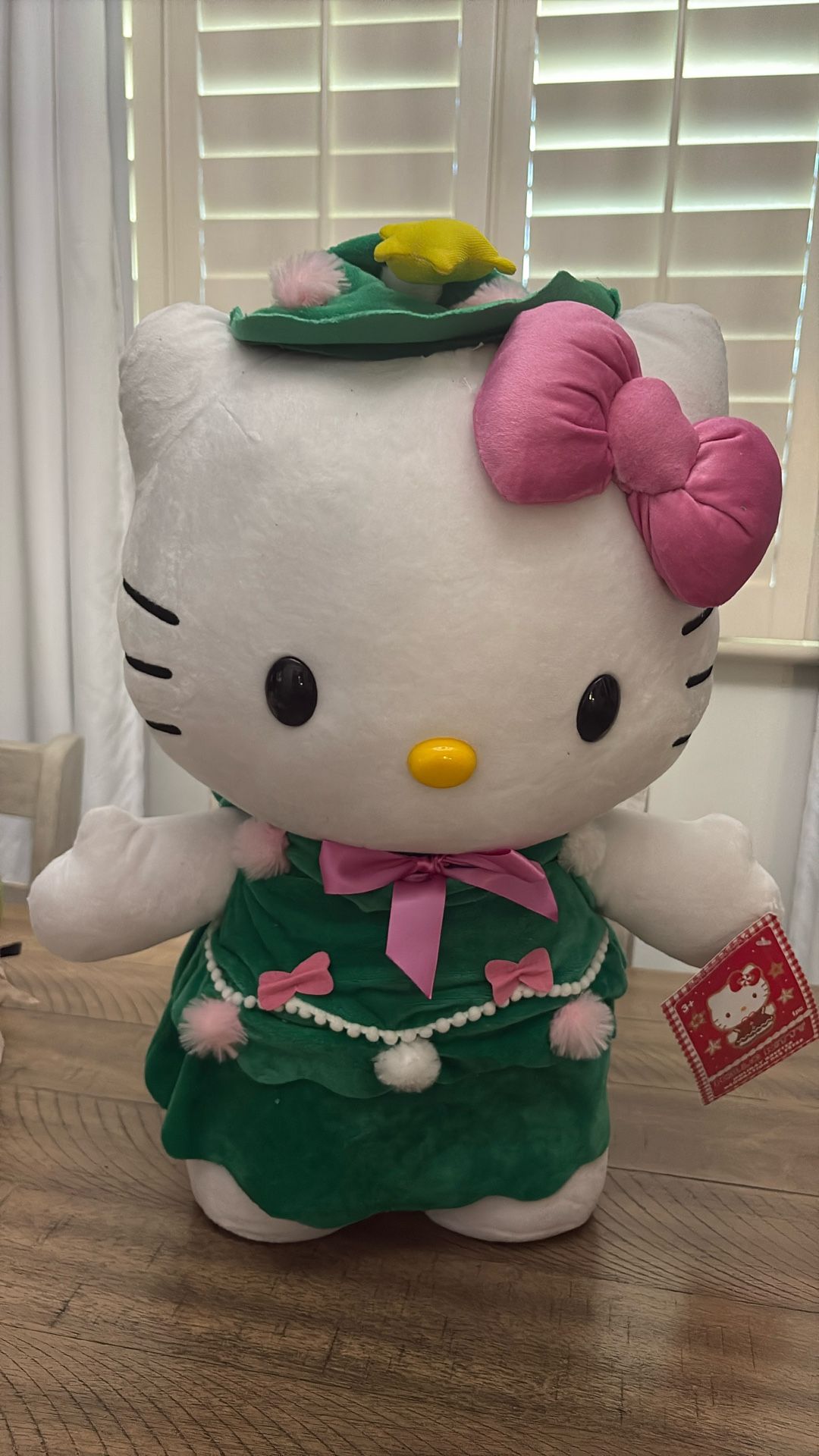 Hello Kitty Christmas Greeter