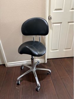 Saddle chair