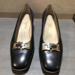 Salvatore Ferragamo Women's Leather Block Heels Sz 9.5B - Navy