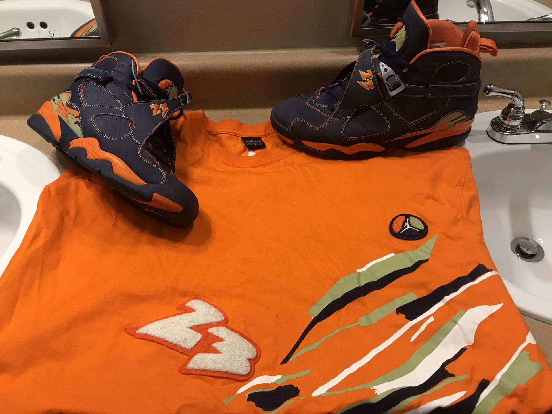 Air Jordan size 13 150 obo T-shirt size 4xl