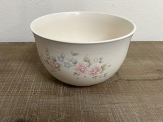 Pfaltzgraff  Tea Rose Large Serving Bowl. Excellent Condition 10” Diameter 8” Tall. Price Firm