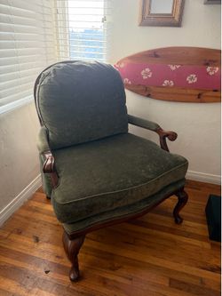 Green lounge chair