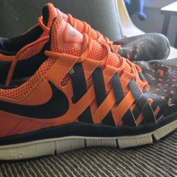 Rare NIKE OREGON STATE SHOES MENS 12 GOOD SHAPE