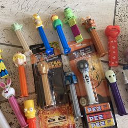 Large collection lot of vintage Pez candy dispensers toys Christmas Star Wars etc
