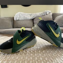 Kids Nike Hustle D12 Basketball Shoes 