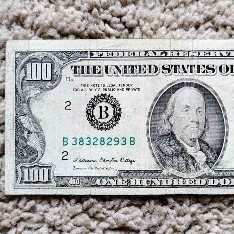 1985 vintage small face $100 note Federal Reserve bill old American paper money