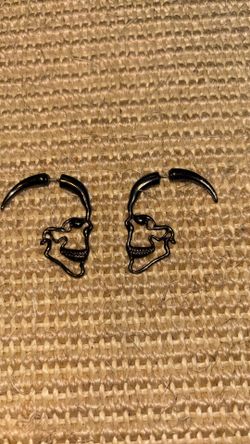 Skull fake plug earrings