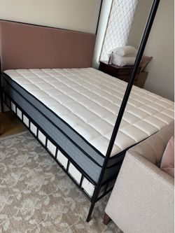 California King Mattress - Pocket Spring - Like New