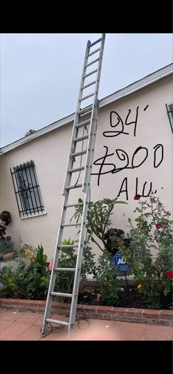Excellent condition, 24 feet and more sizes available aluminum extension, Ladders
